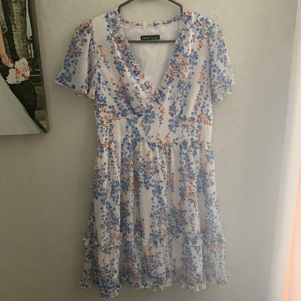 Short-sleeve floral dress